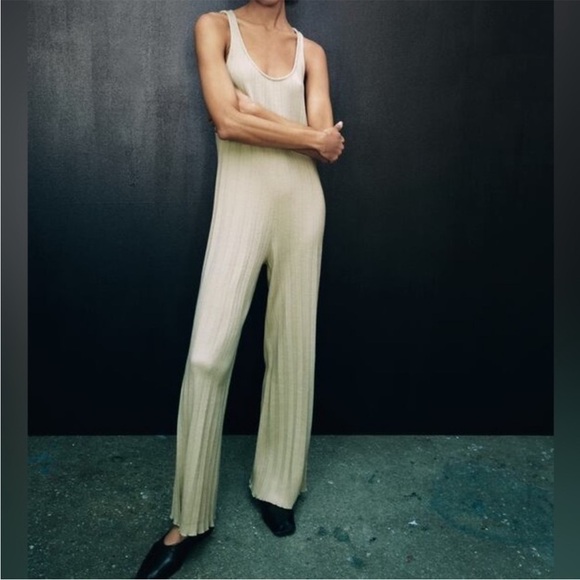 NWT Zara pleated sleeveless pull on jumpsuit in sage green. Size Medium. - Picture 2 of 10